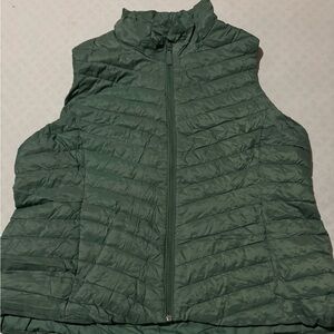 Old Navy women’s Active Olive Puffer Vest